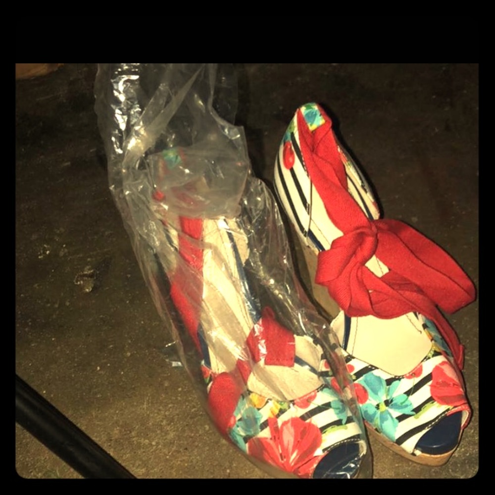 Nine West Lovestory Espidrille Floral Wrap Arounds